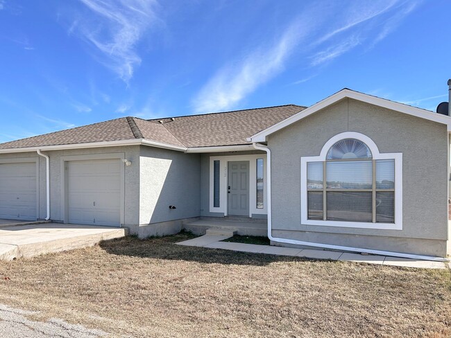 Inviting Duplex with a Touch of Country Charm - Inviting Duplex with a Touch of Country Charm House