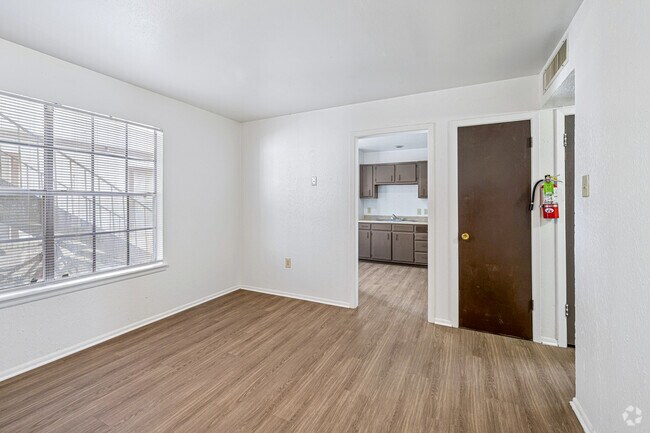 2BR, 1BA - 724SF - Dining Room