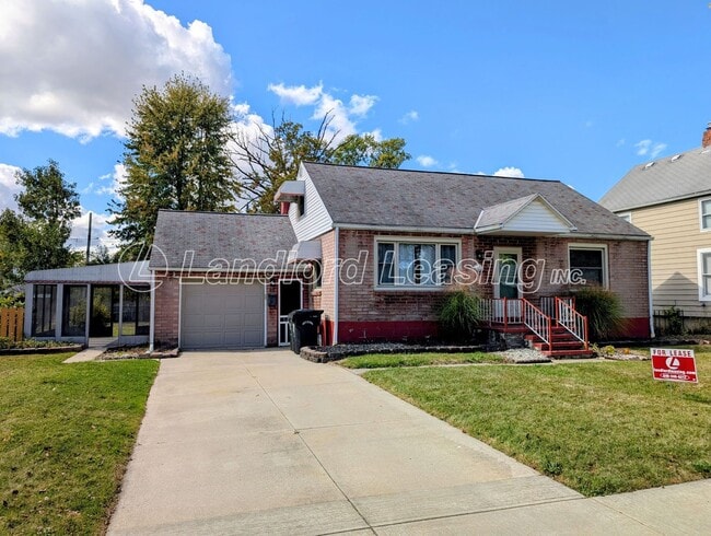 Building Photo - Charming Brick Home with Fenced Yard and S...