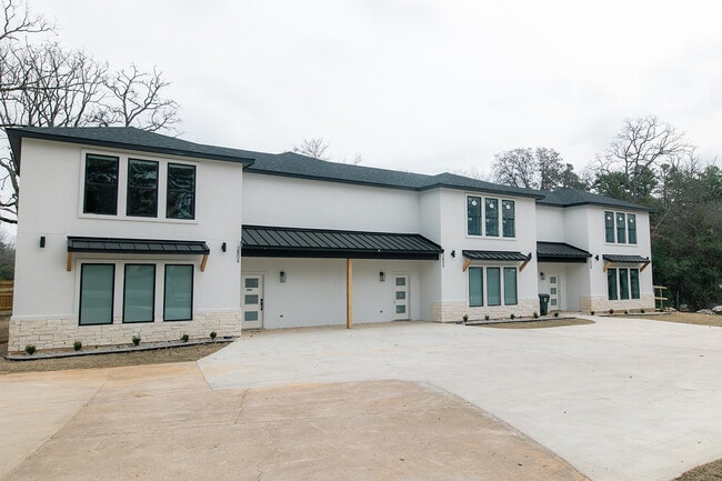 Photo - 2804 Old Omen Rd