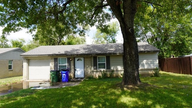 Building Photo - 14009 Cimarron Dr