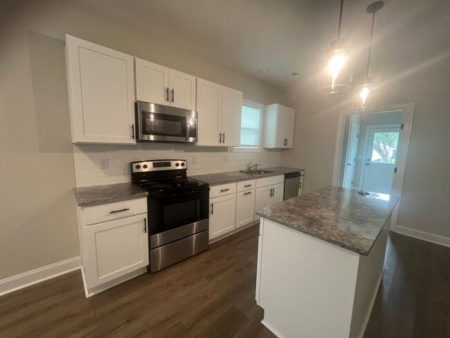 Photo - 1910 Oak St