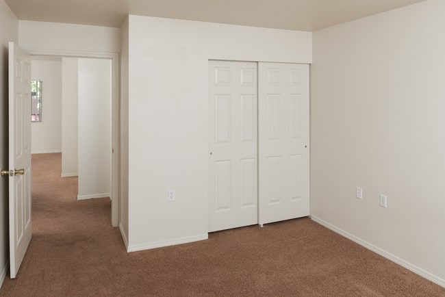 Courtside Apartments