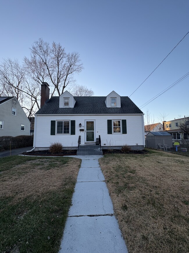 Building Photo - 94 Branford St