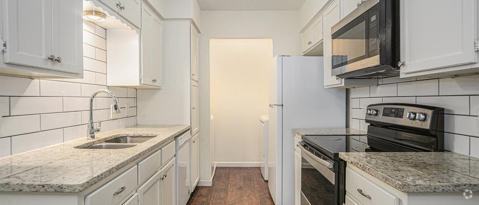 Building Photo - 2107 Mistletoe Ave Rental