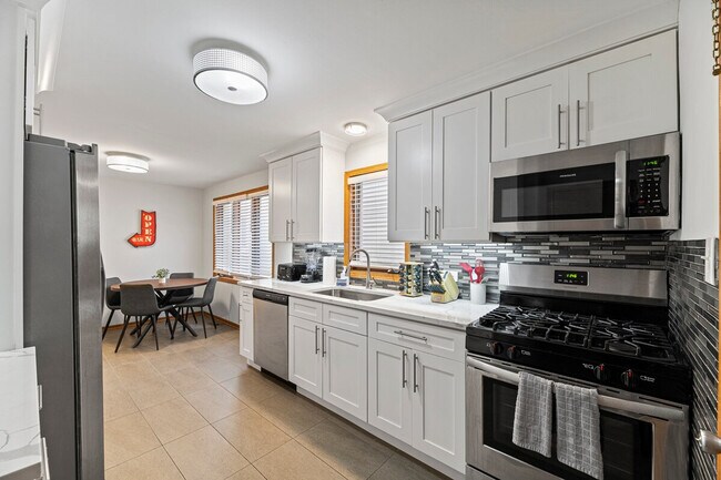 Photo - 2034 W Berteau Ave Unit ID1229889P