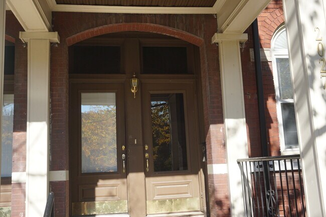 Photo - 2027 Russell Blvd Unit Front