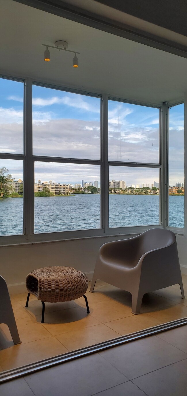 Photo - 18901 NE 14th Ave Unit 207