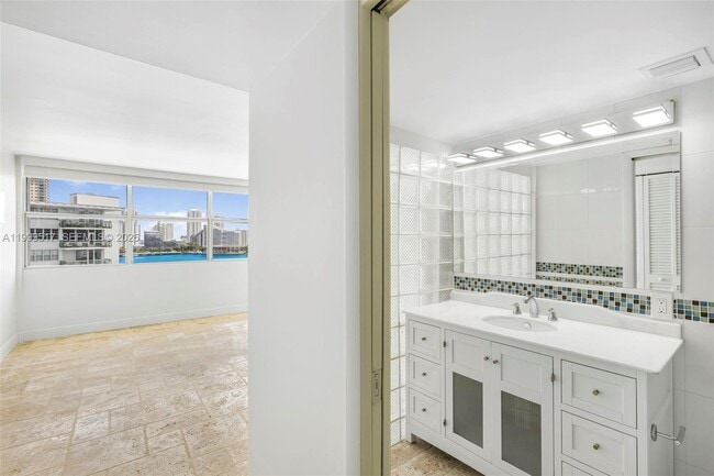 Photo - 1420 Brickell Bay Dr Unit 14