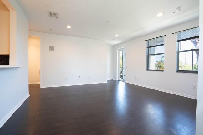 Photo - 1356 Piazza Pitti