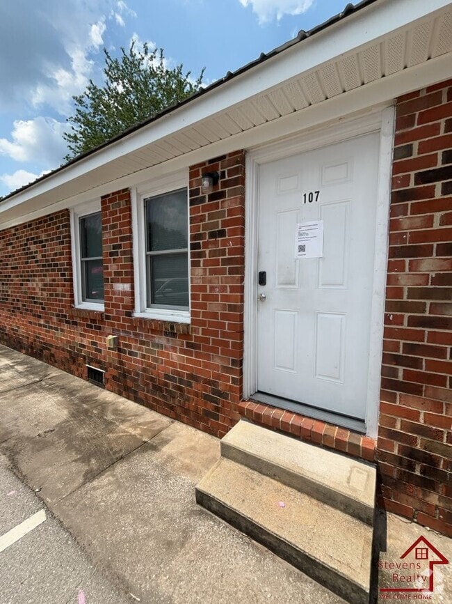 Building Photo - 500 Skyline Dr Rental
