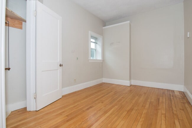 Photo - Sunny Spacious 3 Bedroom