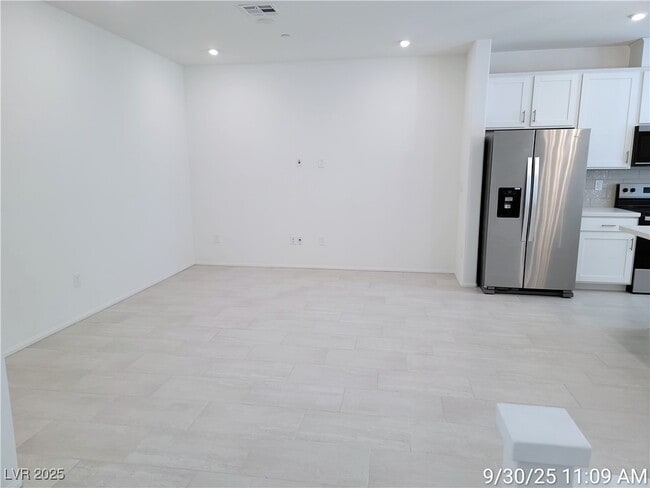 Photo - 8671 Luxuriant Ave