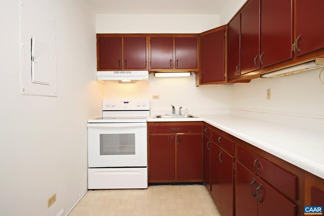 Photo - 2114 Ivy Rd Unit 4