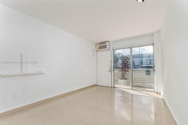 Photo - 1685 Jefferson Ave Unidad 4