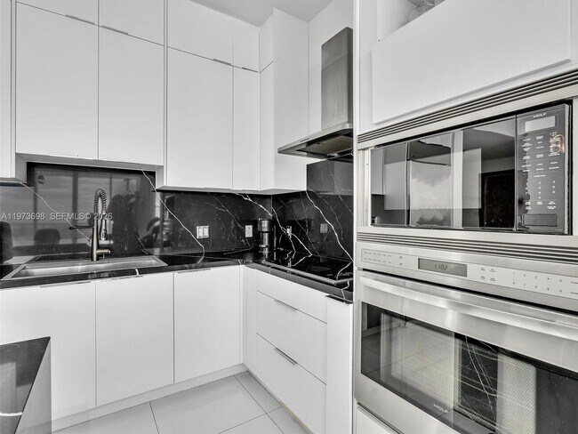 Photo - 2020 N Bayshore Dr Unit 3303