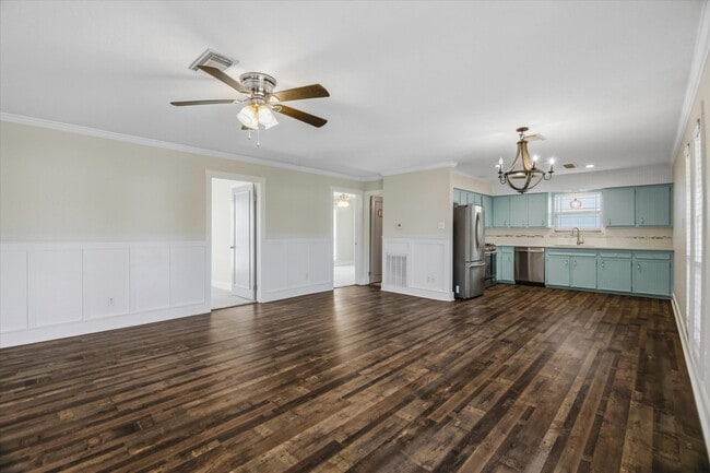 Building Photo - 606 Warsaw Dr