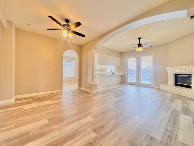 Photo - North West Bakersfield Home for Rent with Pool!