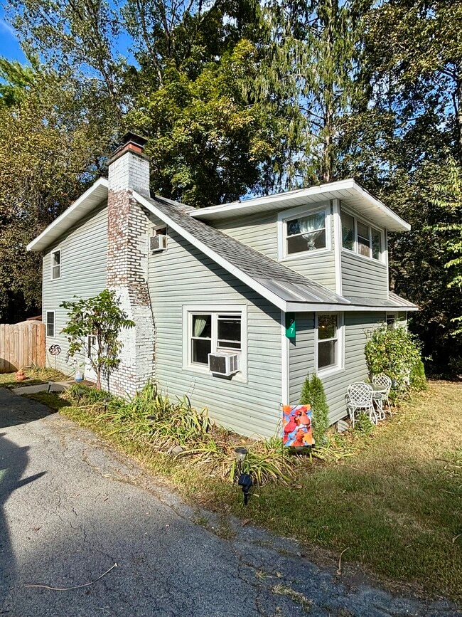 Building Photo - 27 Eastside Dr Rental