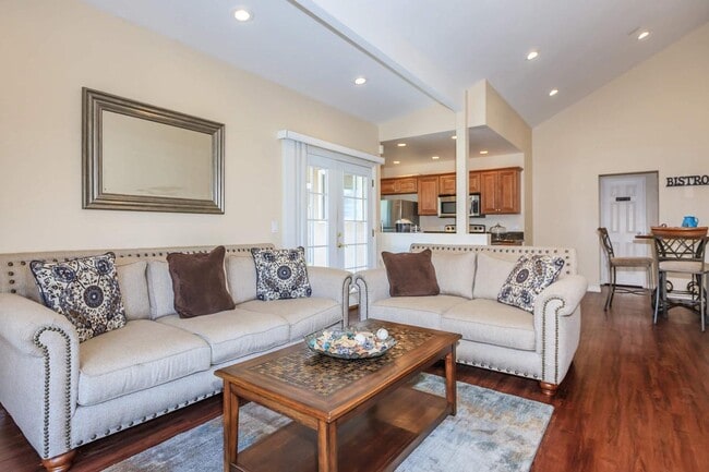 Beachfronter Townhome Apartments