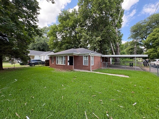 Building Photo - Beautiful 4 bedroom/1 bath with Central Air & Heat on Corner Lot