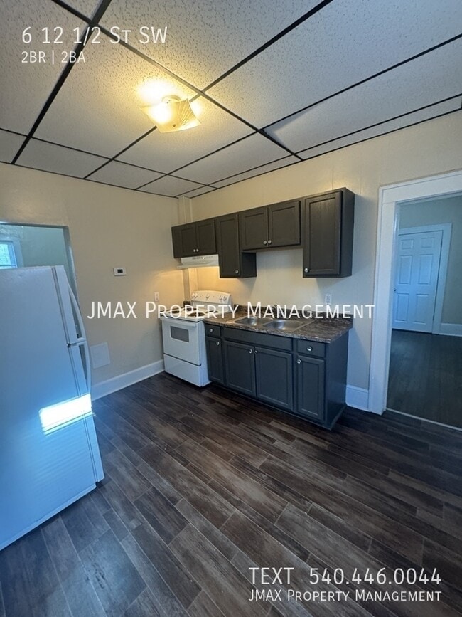 Photo - 6-12 1/2 12 1/2 St