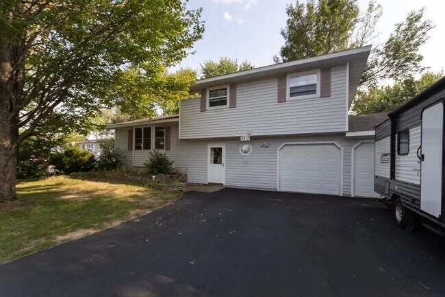 Photo - Click the “Apply Now” button or email wapmrentals@gmail.com for a prompt response.