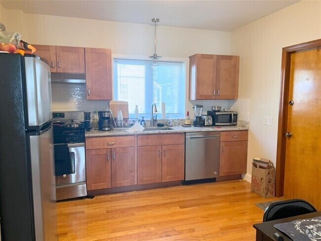 Building Photo - 17 Cutter Ave Unit 1 Rental
