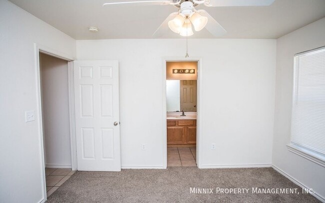 Photo - 906 N Belmont Ave