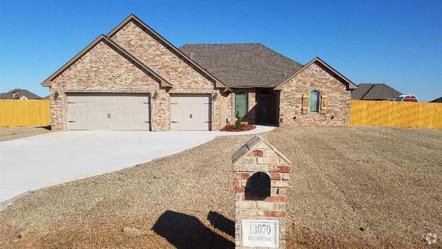 Building Photo - 13070 NE Clearwater Cir Rental