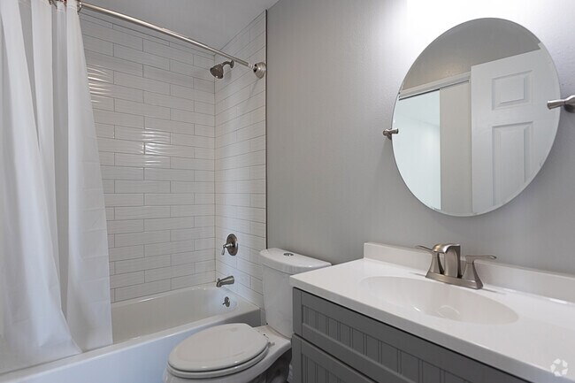 2BR, 2BA - 950 SF - 1206 Gladys Ave