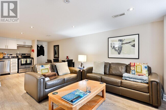 Photo - 515 Spadina Rd