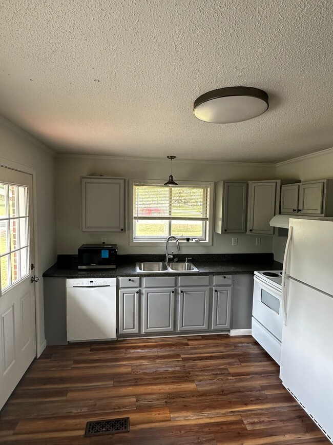 1512 Happy Valley Rd Unit B