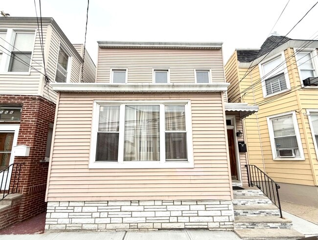 Building Photo - 566 67th St Rental