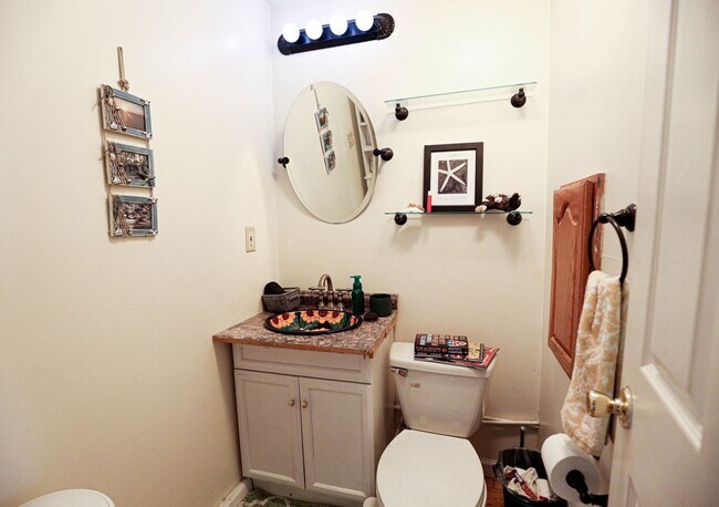 Photo - 670 Jones Ave