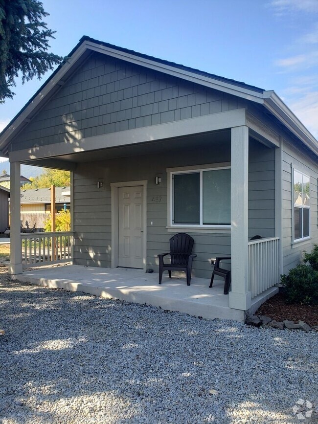 Building Photo - Newer 1 bedroom, 1 bath house in Ashland!!