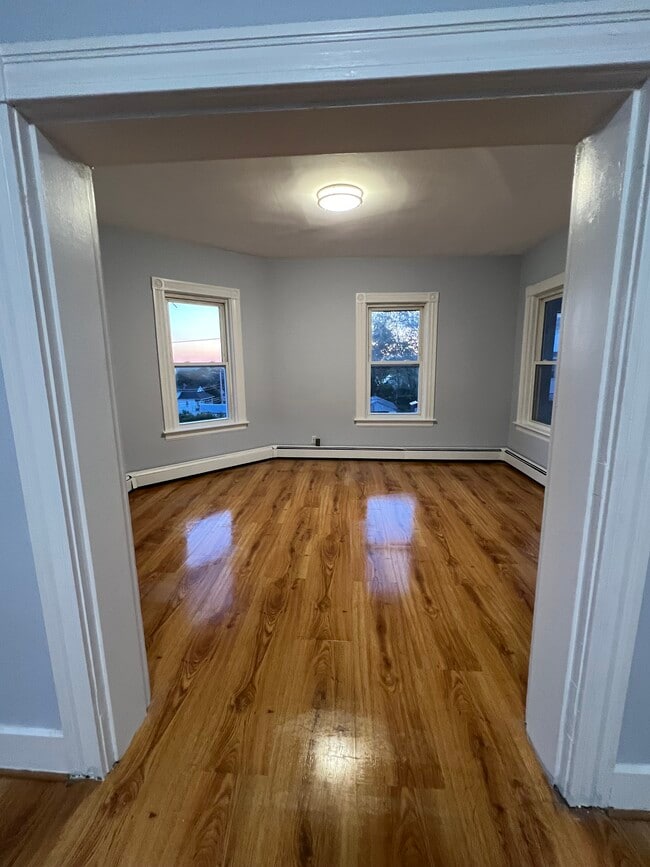 Photo - 29 Oak St Unidad Large 3 Bedroom Apartment