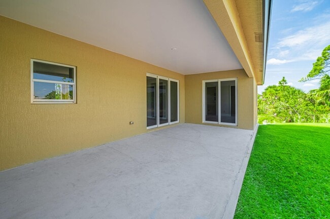 Photo - 15261 Brainbridge Cir