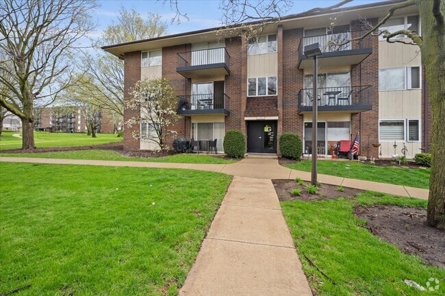 Building Photo - 5S070 Pebblewood Ln Unit G-7 Rental