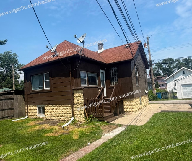Building Photo - 1007 Becker St Unit Rear House