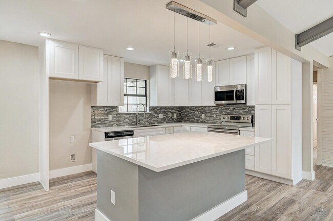 Photo - 204 Tower Dr