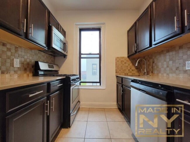 Building Photo - 1 bedroom in ASTORIA NY 11106 Unit 6F Rental