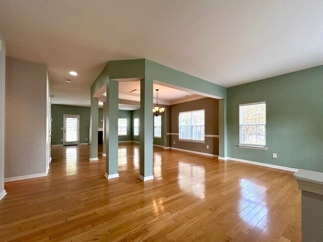 Photo - 5915 Parkstone Drive