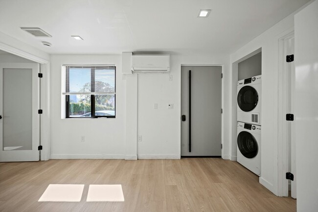 Photo - 1139 Bellevue Ave Unit 8