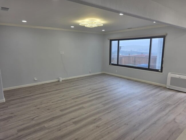 Photo - 643 Gellert Blvd