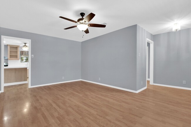 Photo - 3/2/2 in Quiet Sherman Neighborhood Near Fairview Park!