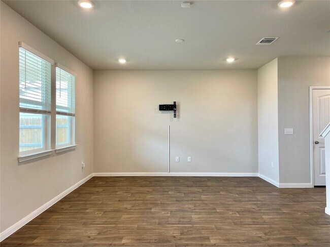 Photo - 14101 Macquarie Dr