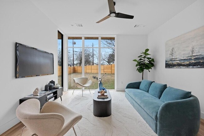 Photo - 1409 Valleyridge Dr Unit B