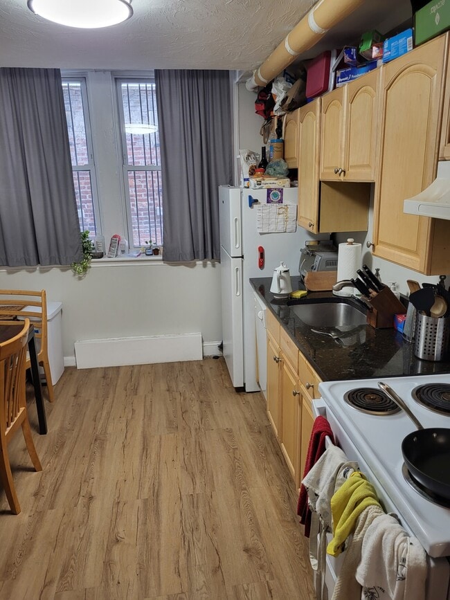 Building Photo - 152 Kelton St Unit 4 Rental