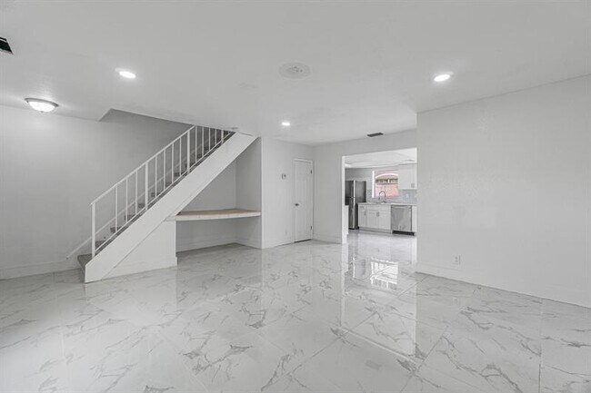 Photo - 7924 Kimberly Blvd